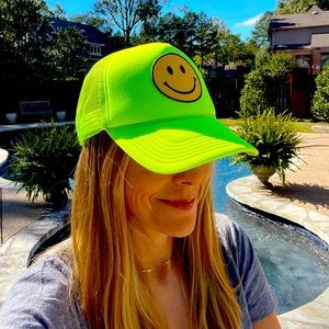 Happy Face Smiley Face Trucker Hat NEW